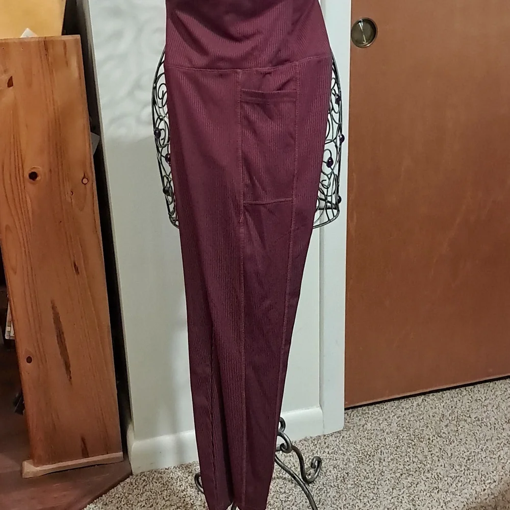 Active USA Ribbed Maroon Leggings - Picture 6 of 8